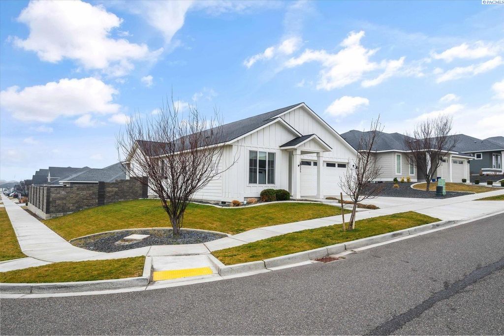 Photo of 2545 Morris Ave, Richland, WA 99352 (MLS # 290555)