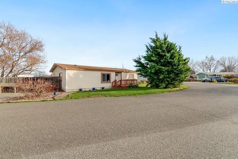 Photo of 2917 W 19th Avenue #154 Ave, Kennewick, WA 99337 (MLS # 289400)