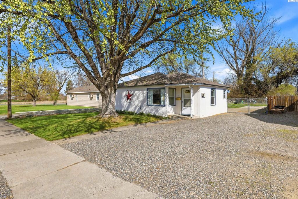 Photo of 24 N Jean St, Kennewick, WA 99336 (MLS # 291817)
