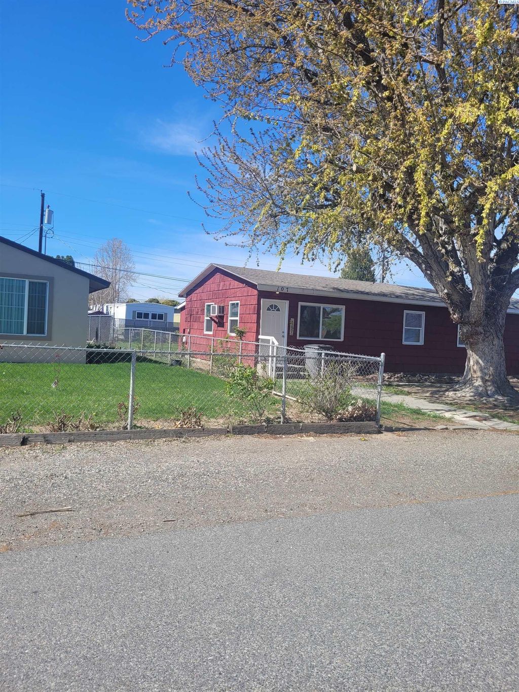 Photo of 109 Yost, Kennewick, WA 99336 (MLS # 290862)