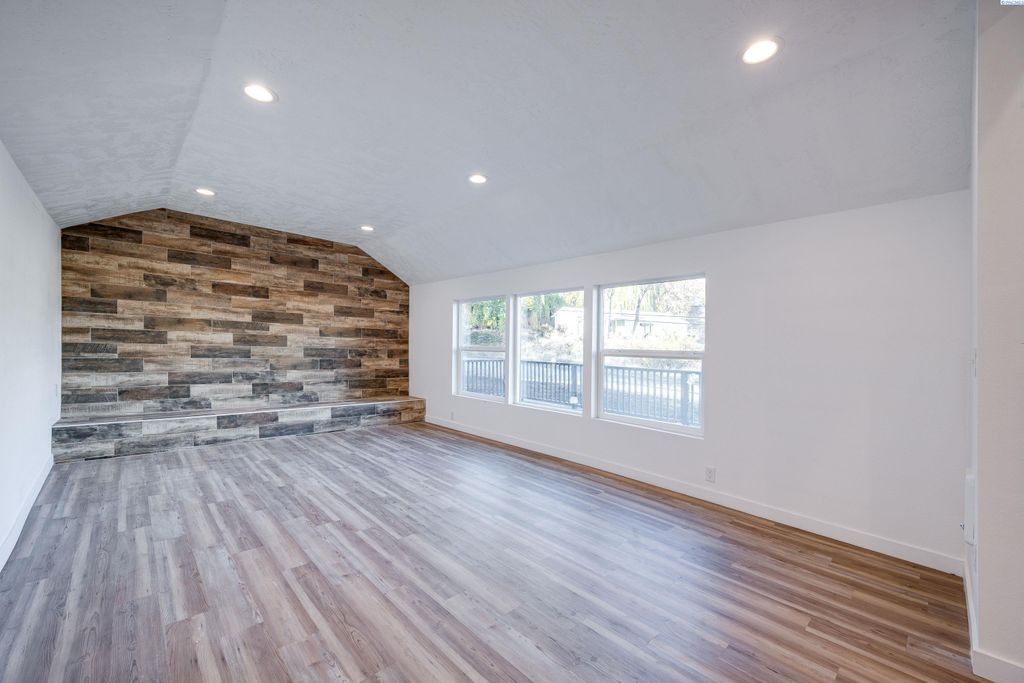 Photo of 701 W Fairview St, Colfax, WA 99111 (MLS # 288832)