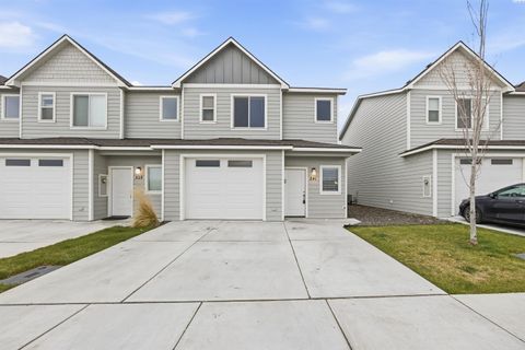 Photo of 541 S Quillan Place, Kennewick, WA 99336 (MLS # 291275)