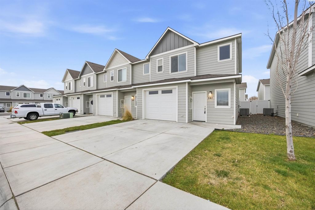 Photo of 541 S Quillan Place, Kennewick, WA 99336 (MLS # 291275)