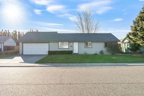 Photo of 4721 Forsythia St, West Richland, WA 99353 (MLS # 289512)