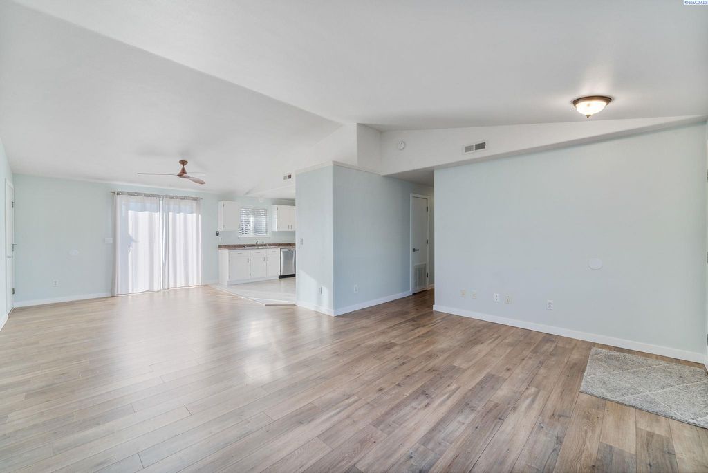 Photo of 4721 Forsythia St, West Richland, WA 99353 (MLS # 289512)