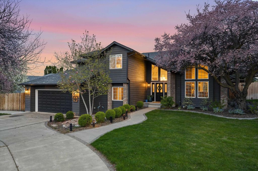 Photo of 201 Piper St, Richland, WA 99352 (MLS # 291954)