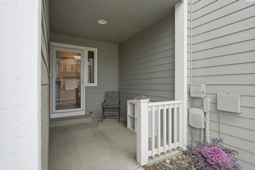 Photo of 80 S Dawes St Unit C St, Kennewick, WA 99336 (MLS # 290337)