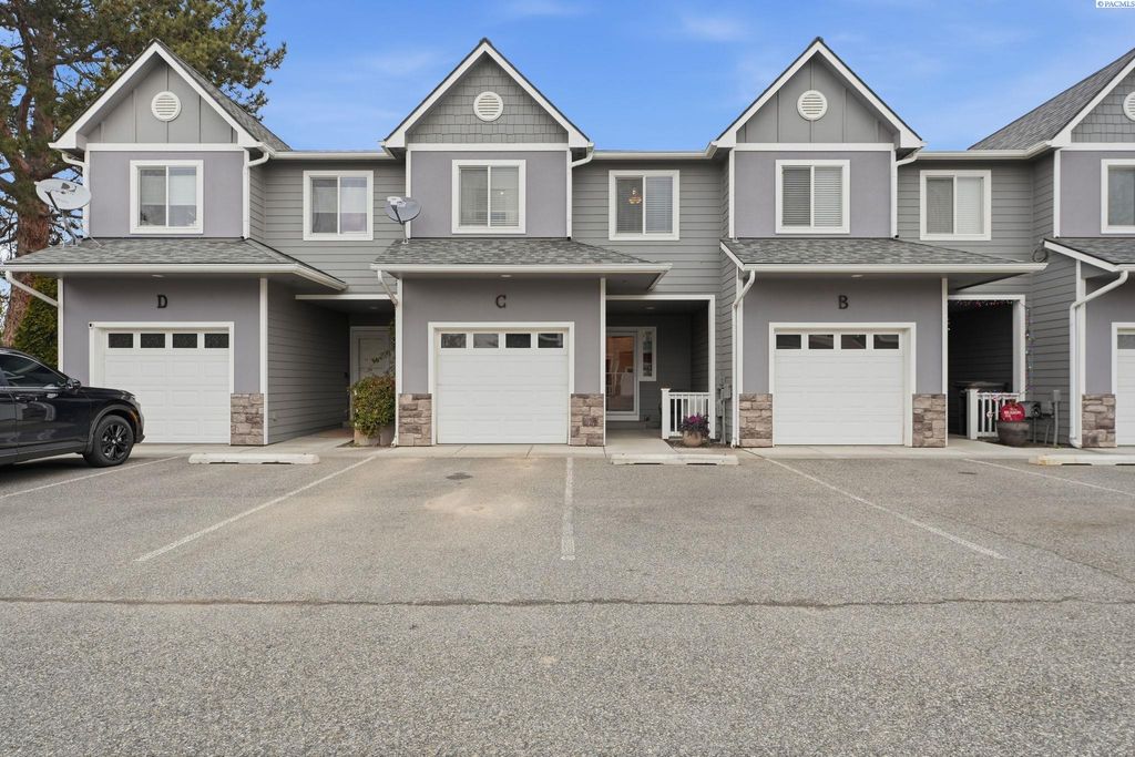 Photo of 80 S Dawes St Unit C St, Kennewick, WA 99336 (MLS # 290337)