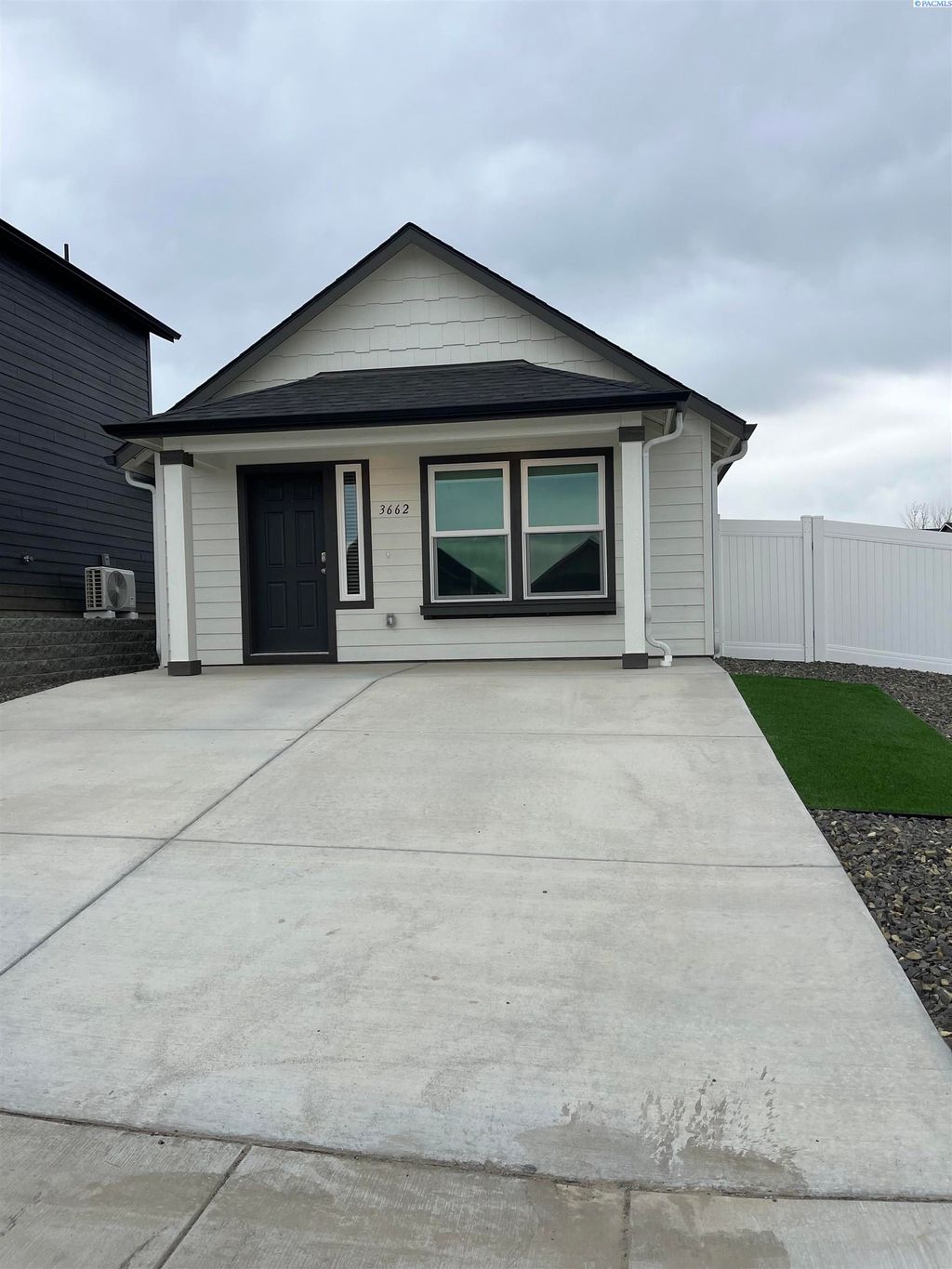 Photo of 3662 S Penn Place, Kennewick, WA 99338 (MLS # 292499)