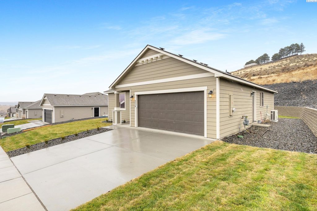 Photo of 6218 W 28th Ave, Kennewick, WA 99338 (MLS # 288714)