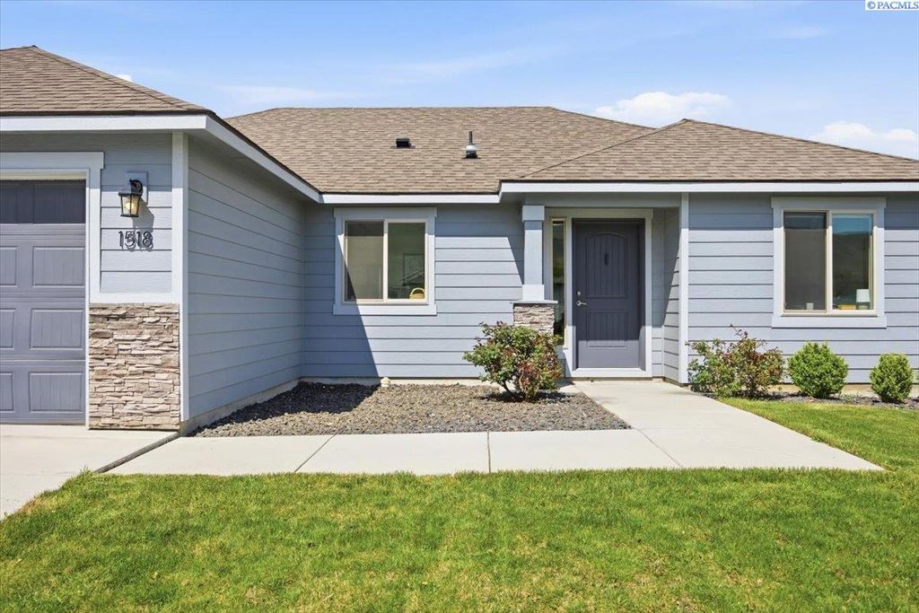 Photo of 1518 Willow Way, Benton City, WA 99320 (MLS # 292402)