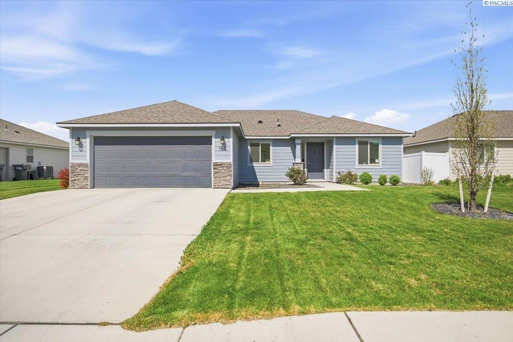 Photo of 1518 Willow Way, Benton City, WA 99320 (MLS # 292402)