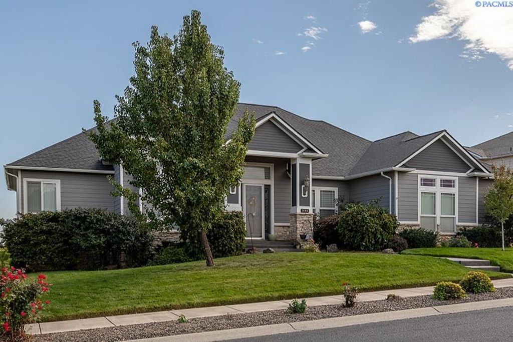 Photo of 990 SW Itani Dr, Pullman, WA 99163 (MLS # 289897)