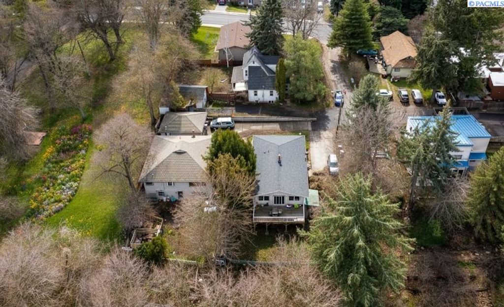 Photo of 305 SE Jackson St, Pullman, WA 99163 (MLS # 290840)