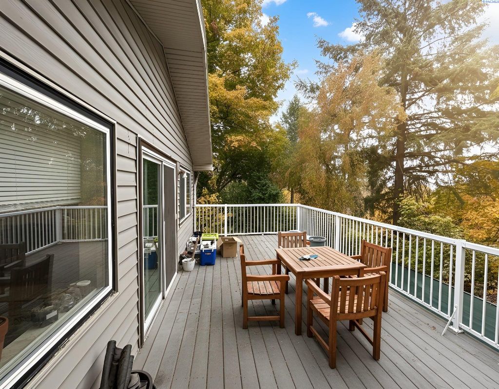 Photo of 305 SE Jackson St, Pullman, WA 99163 (MLS # 290840)