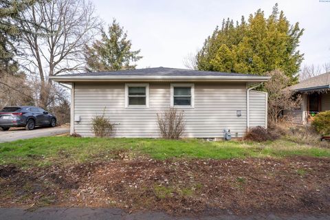 Photo of 305 SE Jackson St, Pullman, WA 99163 (MLS # 290840)