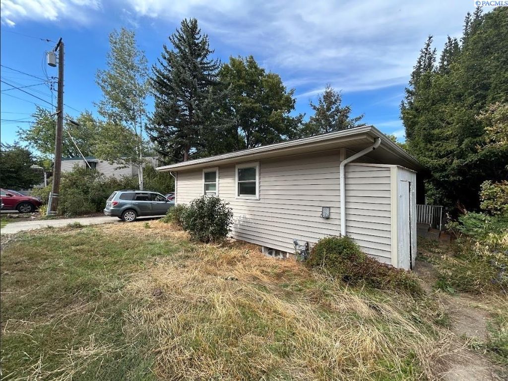 Photo of 305 SE Jackson St, Pullman, WA 99163 (MLS # 290840)