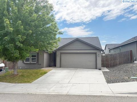 Photo of 9373 W 8th Place, Kennewick, WA 99336 (MLS # 293510)