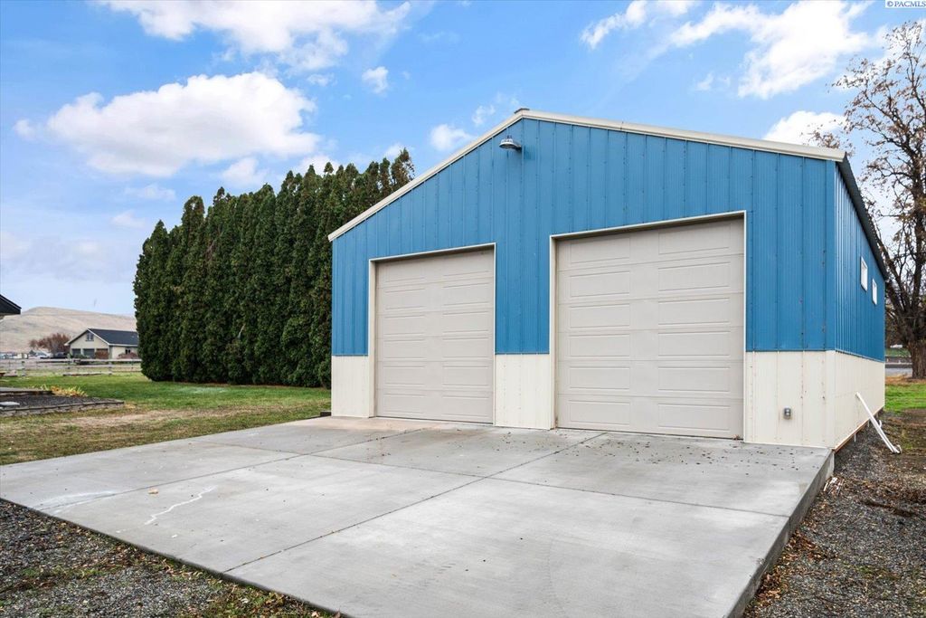 Photo of 535 SW Bennett Ave, Prosser, WA 99350 (MLS # 289179)