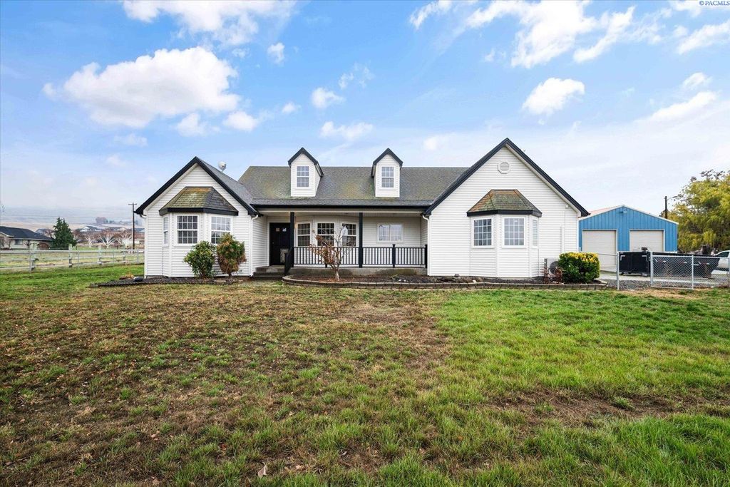 Photo of 535 SW Bennett Ave, Prosser, WA 99350 (MLS # 289179)