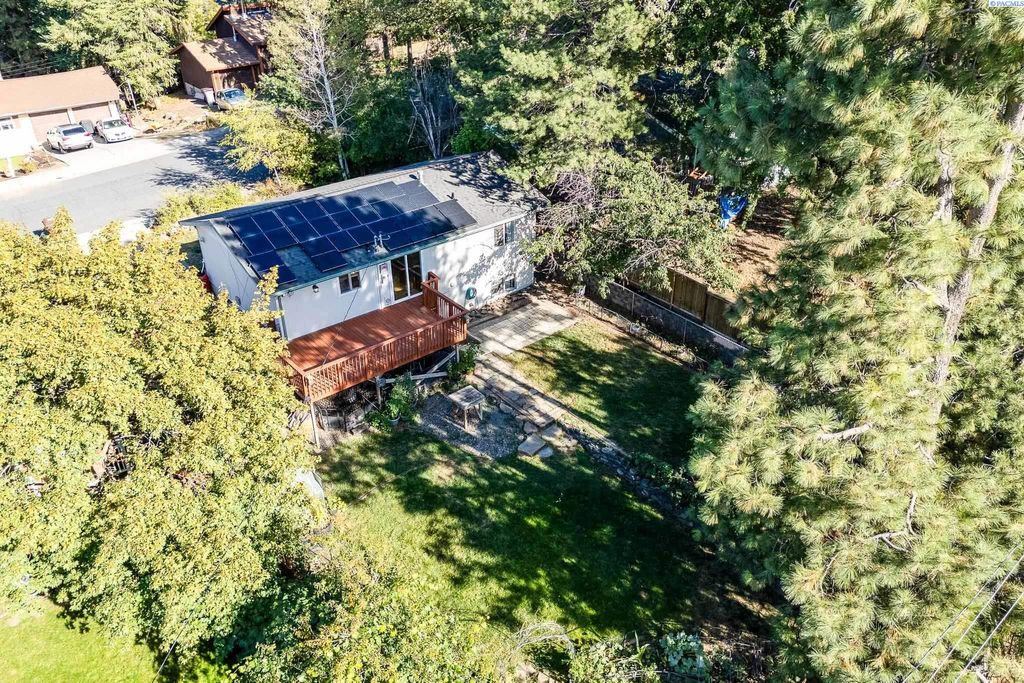 Photo of 1805 NW Kenny Dr, Pullman, WA 99163 (MLS # 288060)