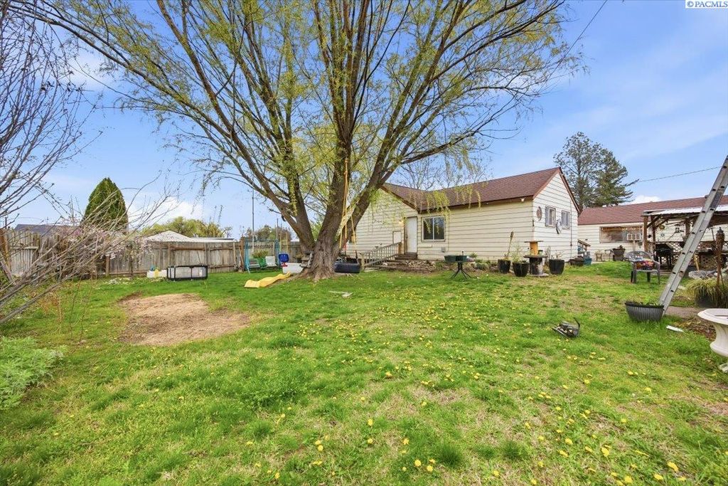 Photo of 1623 W 1st Ave, Kennewick, WA 99336 (MLS # 291820)