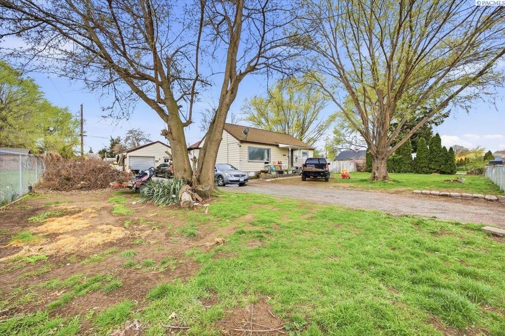 Photo of 1623 W 1st Ave, Kennewick, WA 99336 (MLS # 291820)