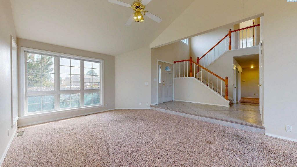 Photo of 258 W 23rd Place, Kennewick, WA 99337 (MLS # 290970)