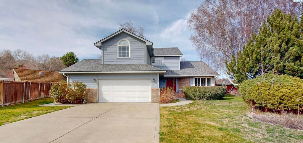 Photo of 258 W 23rd Place, Kennewick, WA 99337 (MLS # 290970)