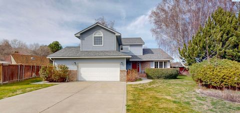 Photo of 258 W 23rd Place, Kennewick, WA 99337 (MLS # 290970)