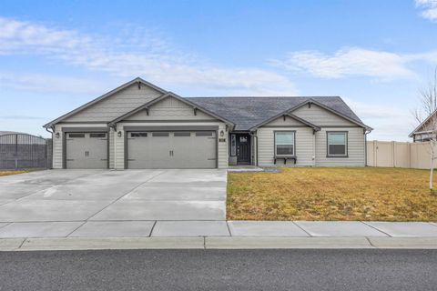 Photo of 217 Rio Bravo St, Prosser, WA 99350 (MLS # 288945)