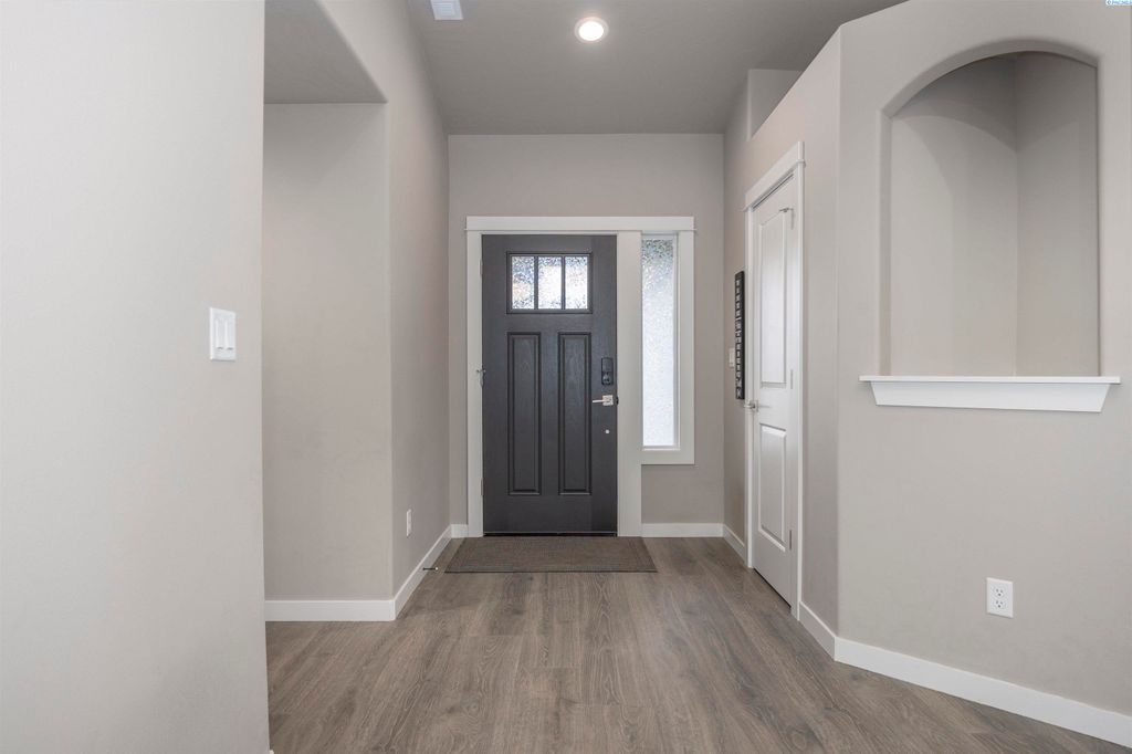 Photo of 217 Rio Bravo St, Prosser, WA 99350 (MLS # 288945)