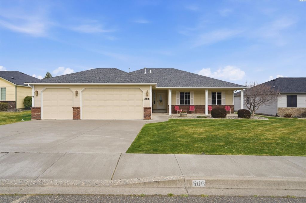 Photo of 566 Oahu Street, Richland, WA 99352 (MLS # 291594)