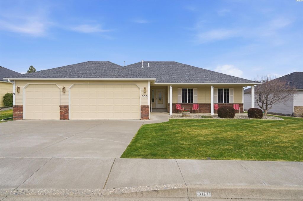 Photo of 566 Oahu Street, Richland, WA 99352 (MLS # 291594)