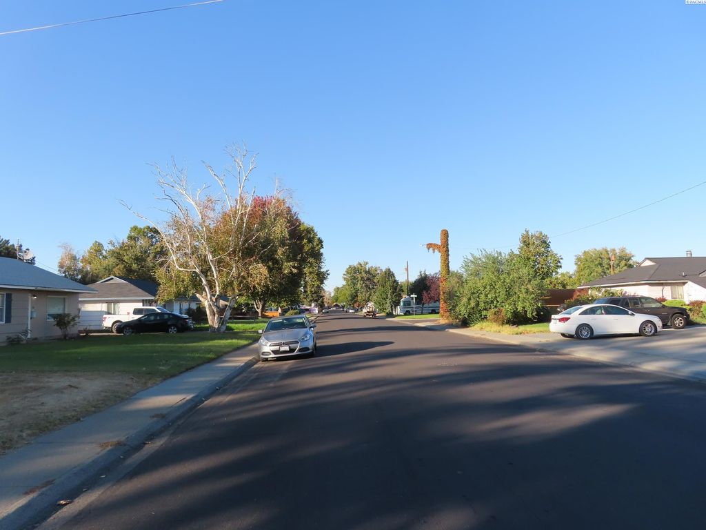 Photo of 1003 Elm Ave, Richland, WA 99352 (MLS # 288596)