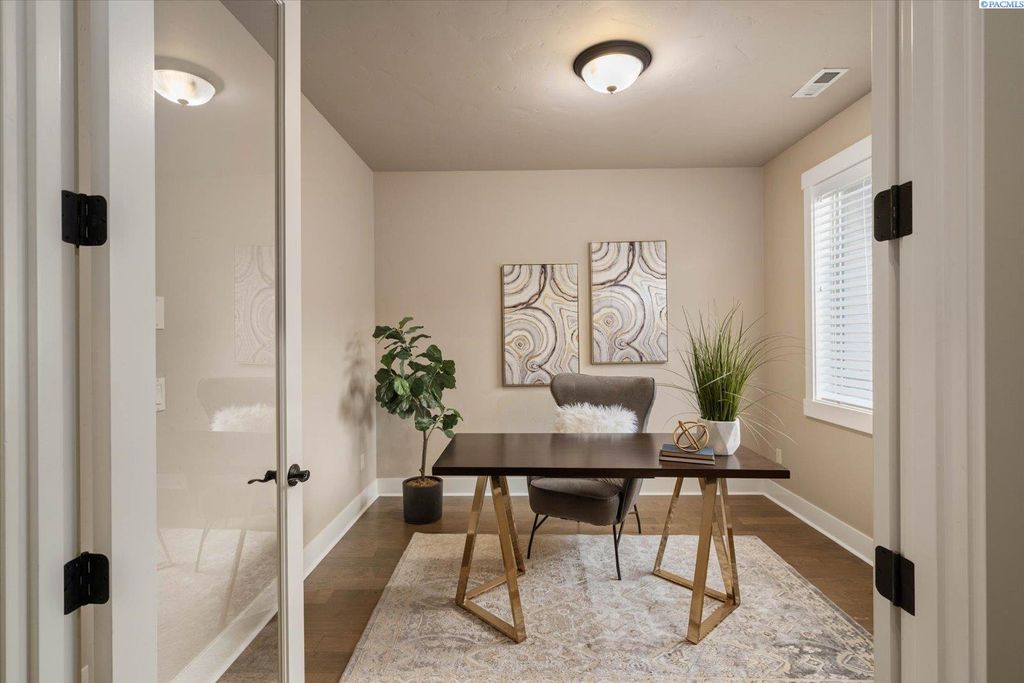 Photo of 1658 Sorrento Lane, Richland, WA 99352 (MLS # 291431)