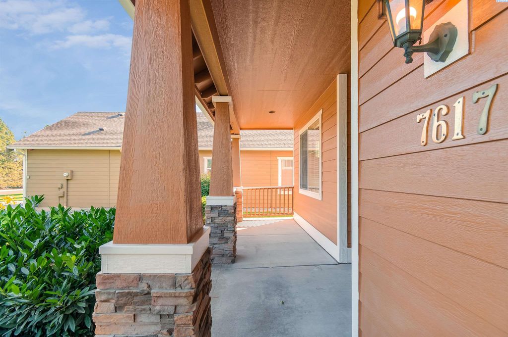 Photo of 7617 W 20th Avenue, Kennewick, WA 99338 (MLS # 288437)