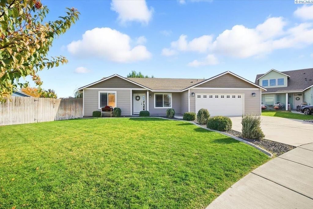Photo of 5107 Tyler Ct, Pasco, WA 99301 (MLS # 288337)