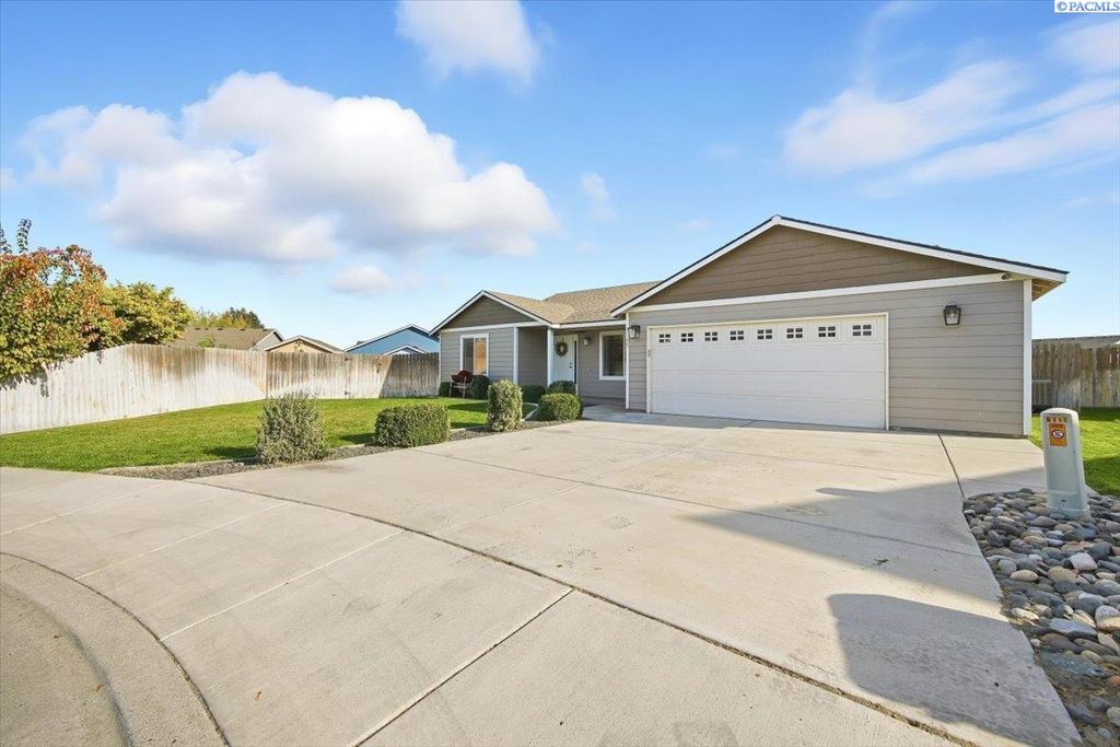Photo of 5107 Tyler Ct, Pasco, WA 99301 (MLS # 288337)