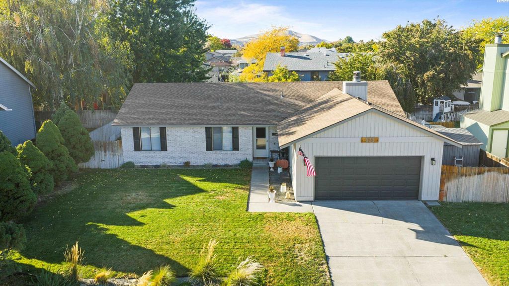 Photo of 523 N Montana St, Kennewick, WA 99336 (MLS # 289890)