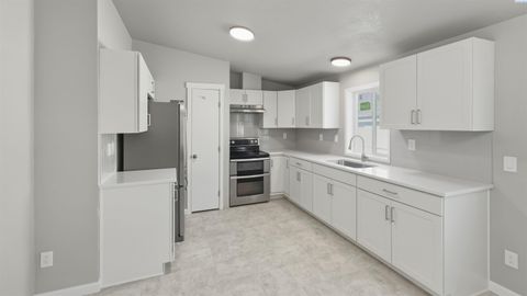 Photo of 1418 W Washington St, Pasco, WA 99301 (MLS # 292582)