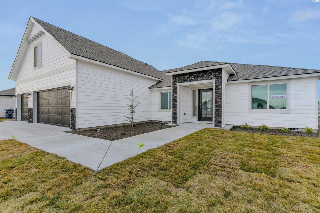 Photo of 6904 Bluegill Ln, Pasco, WA 99301 (MLS # 289814)