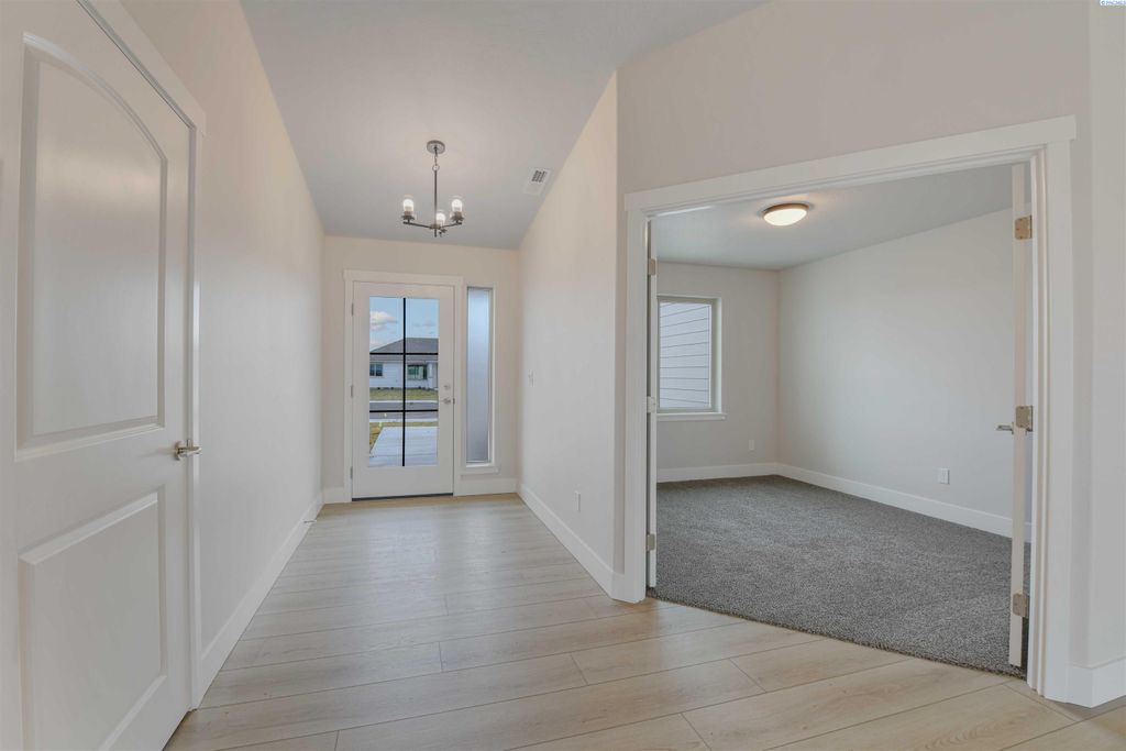 Photo of 6904 Bluegill Ln, Pasco, WA 99301 (MLS # 289814)