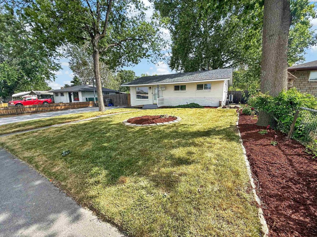 Photo of 2007 W 5th Ave, Kennewick, WA 99337 (MLS # 293032)