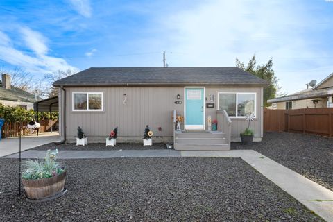 Photo of 1419 Van Giesen St, Richland, WA 99354 (MLS # 289811)