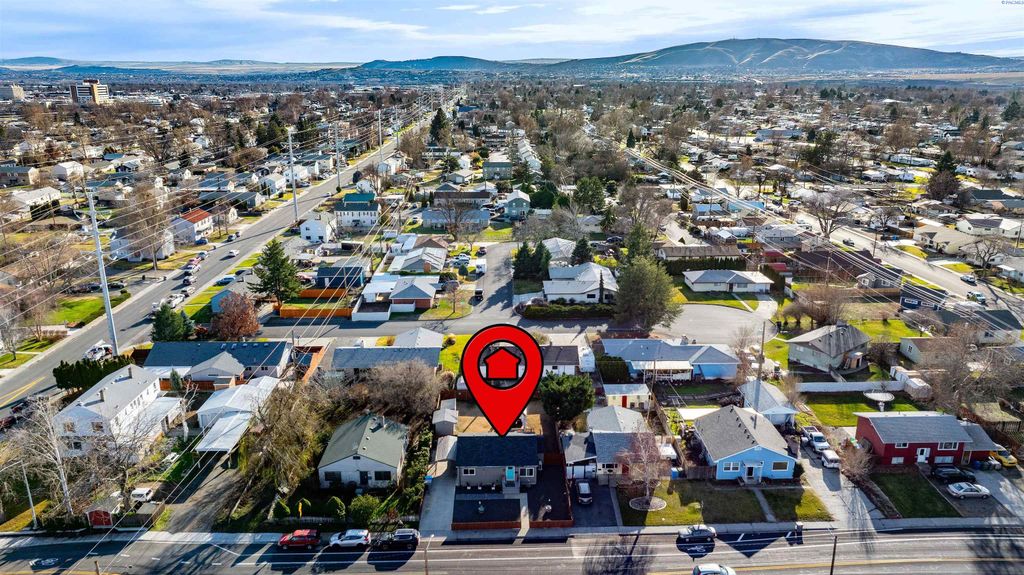 Photo of 1419 Van Giesen St, Richland, WA 99354 (MLS # 289811)