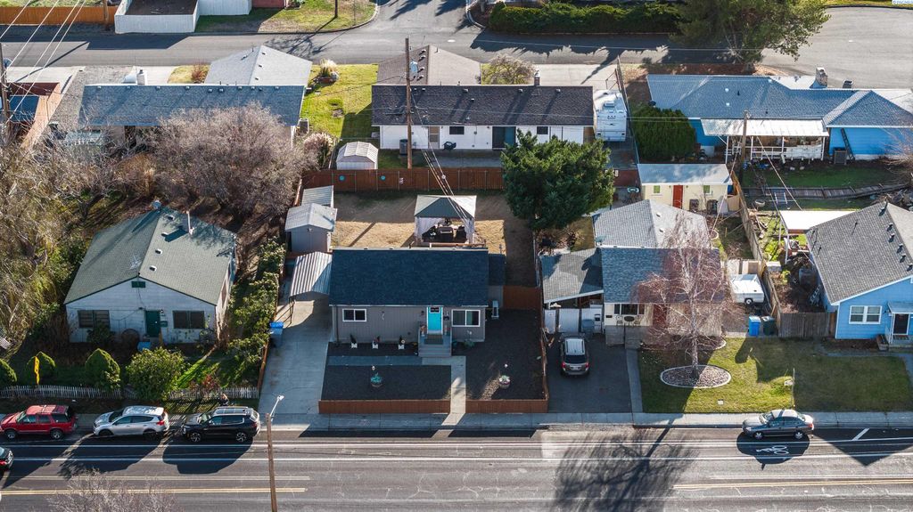 Photo of 1419 Van Giesen St, Richland, WA 99354 (MLS # 289811)