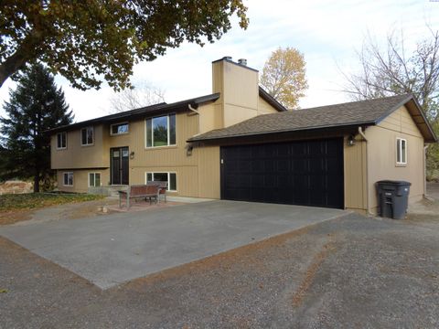 Photo of 7505 S Toro Pl, Kennewick, WA 99338 (MLS # 288753)