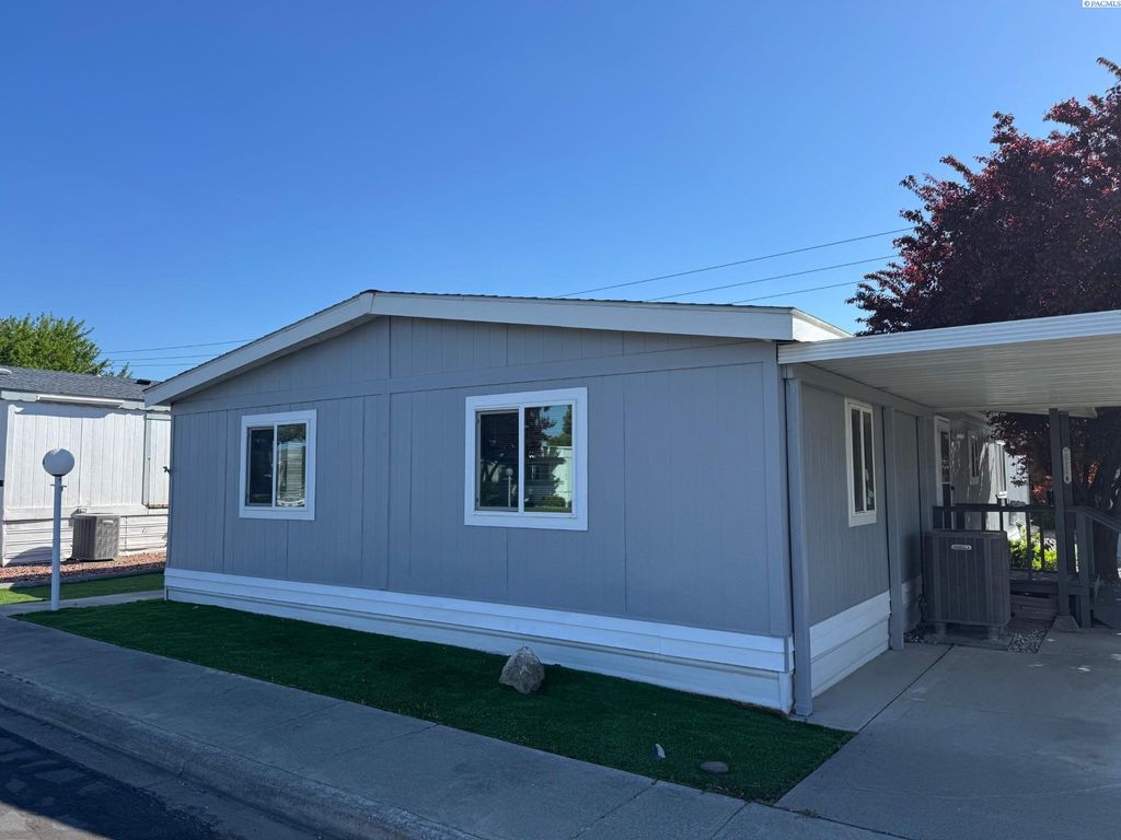 Photo of 7901 W Clearwater #124 Ave, Kennewick, WA 99336 (MLS # 292680)