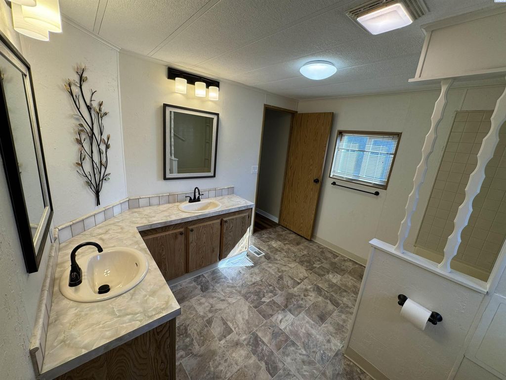 Photo of 7901 W Clearwater #124 Ave, Kennewick, WA 99336 (MLS # 292680)